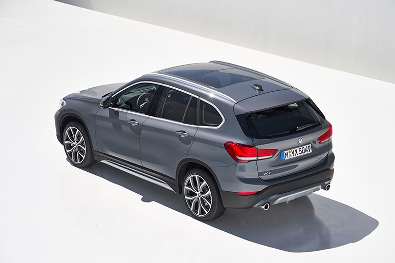 独BMW、X1のマイナーチェンジモデルを本国で発表。外装は新型1シリーズと共通のモチーフに