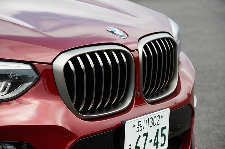 “10cm浮いて走るスポーツカー”新型BMW X4をただのキワモノと見るべきではない
