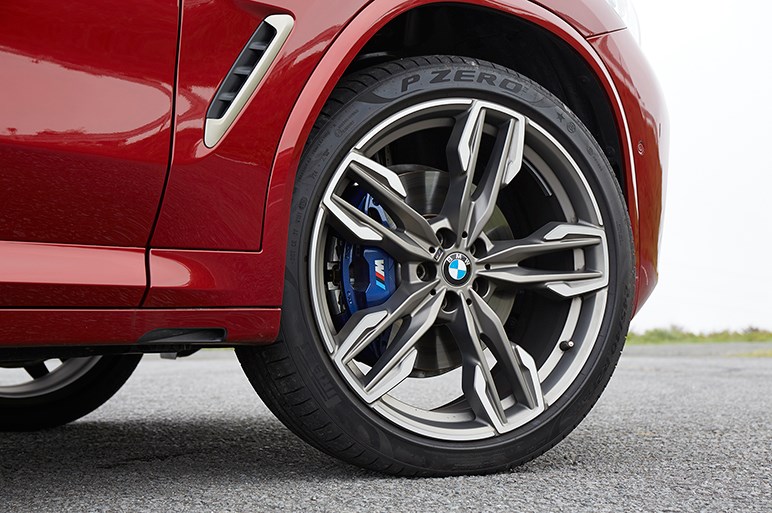“10cm浮いて走るスポーツカー”新型BMW X4をただのキワモノと見るべきではない