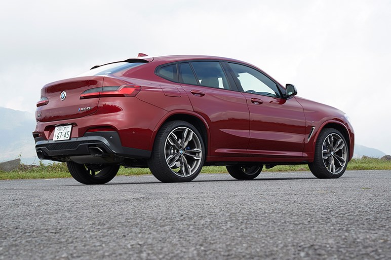 “10cm浮いて走るスポーツカー”新型BMW X4をただのキワモノと見るべきではない