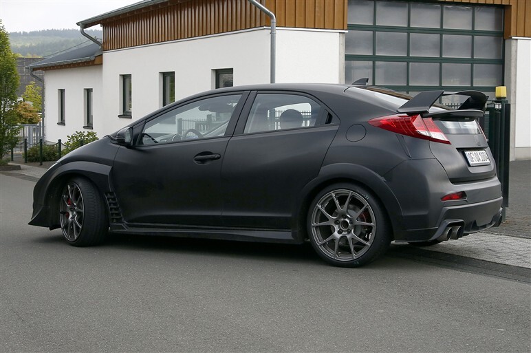 ホンダ シビック タイプR　カモフラ無しを捕獲