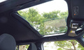 後席の頭上近くまで広がる巨大なガラスルーフを標準装備したダイハツの新感覚クロスオーバーSUV「タフト」
