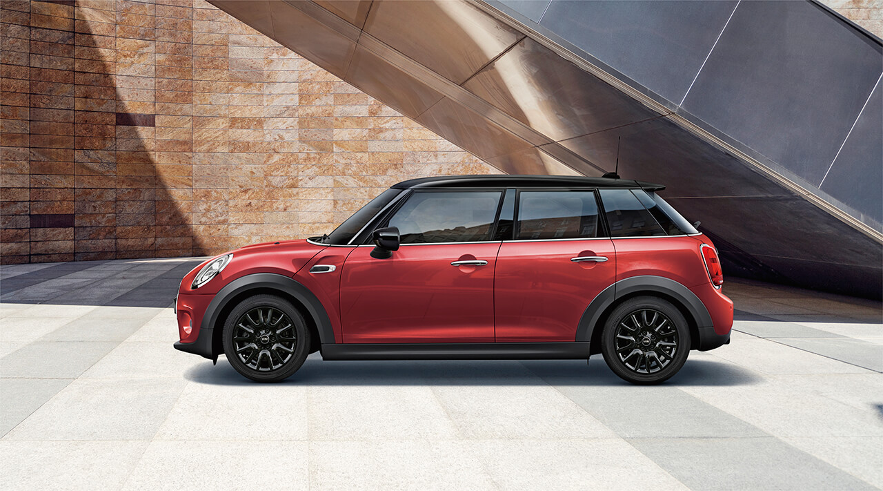 日本初導入カラーに注目 限定車の Mini 5ドア ローズウッド エディション が発売 Le Volant Carsmeet Web 自動車情報サイト 新車 中古車 Carview