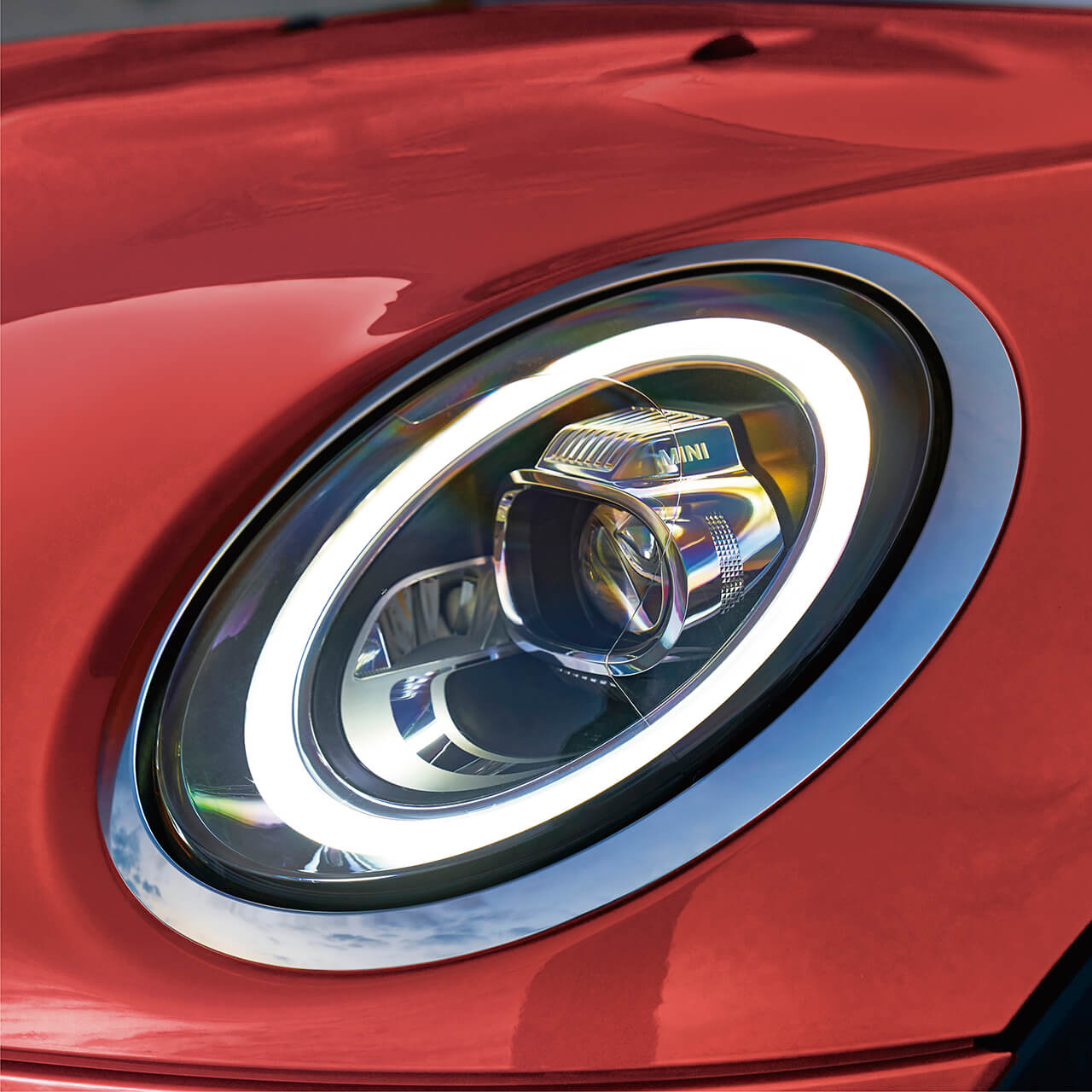 日本初導入カラーに注目 限定車の Mini 5ドア ローズウッド エディション が発売 Le Volant Carsmeet Web 自動車情報サイト 新車 中古車 Carview