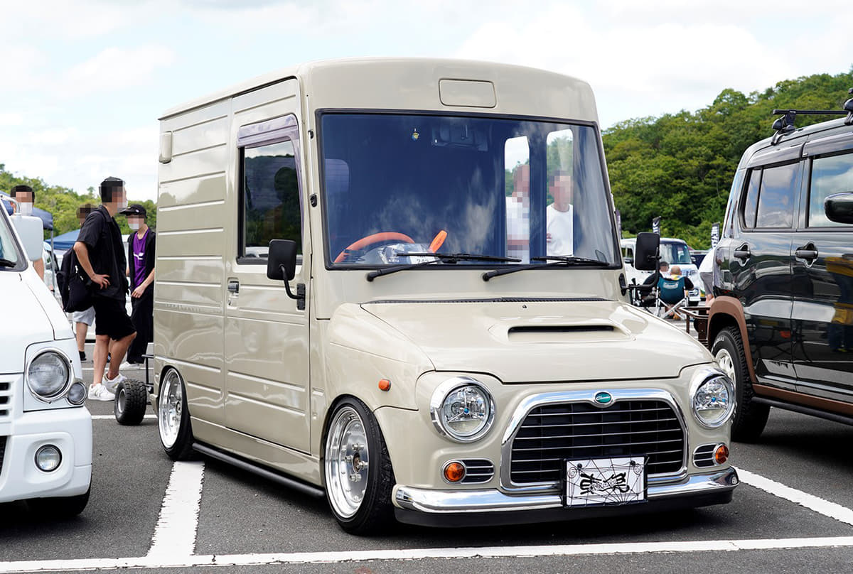 軽カー史上もっとも背高ノッポなのに あえて シャコタン 顔面整形 の ミラウォークスルーバン Auto Messe Web 自動車情報サイト 新車 中古車 Carview