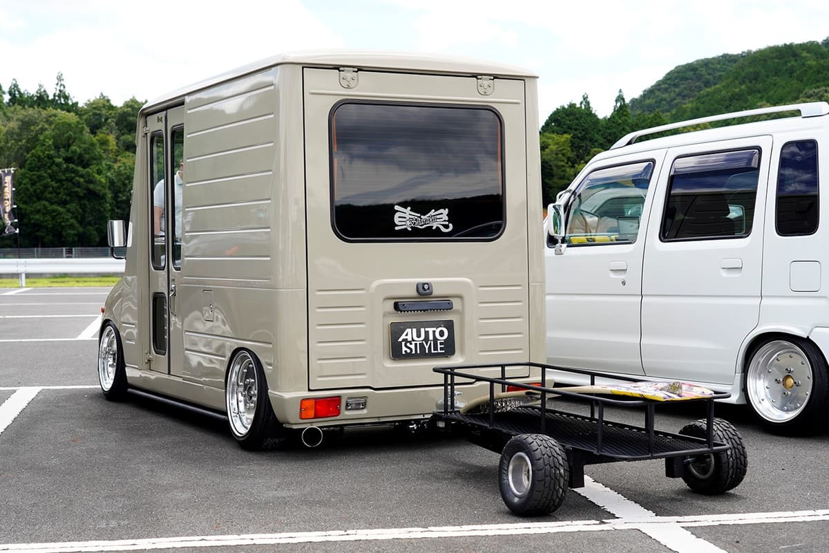 軽カー史上もっとも背高ノッポなのに あえて シャコタン 顔面整形 の ミラウォークスルーバン Auto Messe Web 自動車情報サイト 新車 中古車 Carview