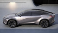 トヨタがクロスオーバースタイルの電気自動車「スポーツ クロスオーバー コンセプト」を欧州で公開。市場導入は2025年内を予定