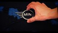 “デニムを着たMINI”「ブルードライブ」走行映像を初公開！制作現場の様子も【動画あり】