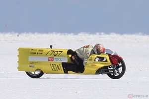 時価総額3000万円、125ccで時速200km!? 「世界最速の原付バイク」が秋田サーキットで走行テストを公開
