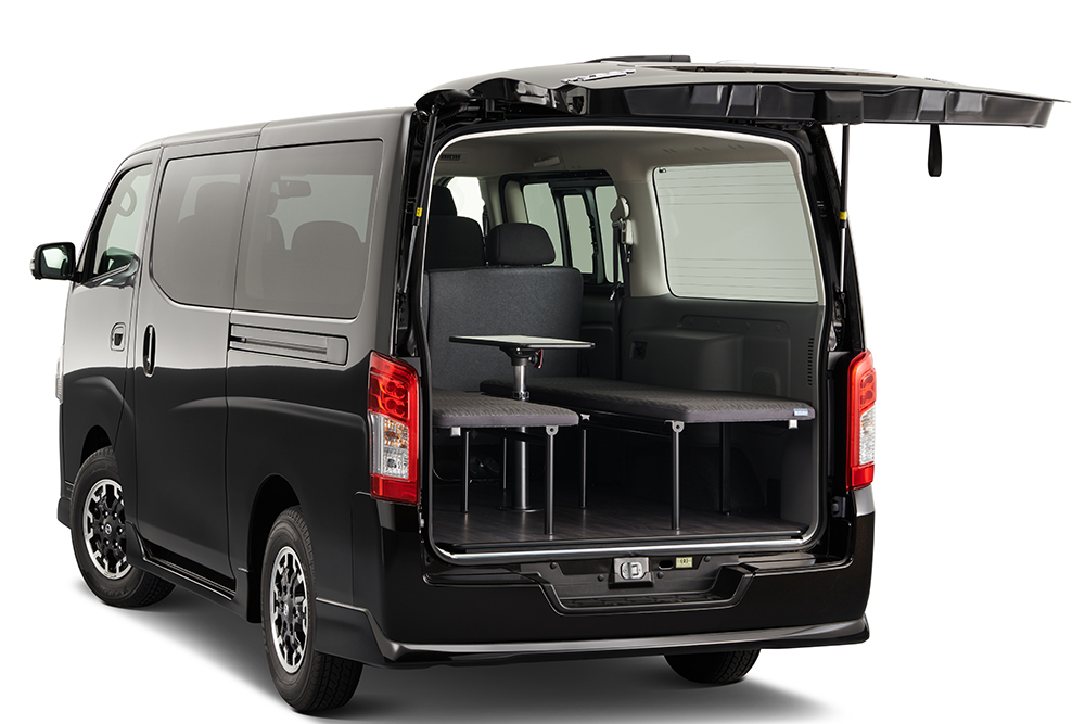 車中泊に 日産のnv350キャラバン マルチベッド が登場 左右跳ね上げ可能 キャンピングカー テレワークにも Autocar Japan 自動車情報サイト 新車 中古車 Carview