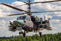 ロシア軍の攻撃ヘリ ドローンに撃墜される!?  飛行中に横腹に突っ込む瞬間が公開される 上下の回転翼が目印