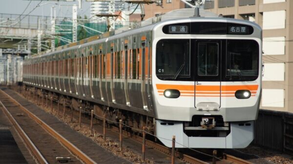 「ロングシートの新快速」なぜ誕生？ “クロスシートばかりの路線”に異変 今後はどうなるのか JR東海に聞く