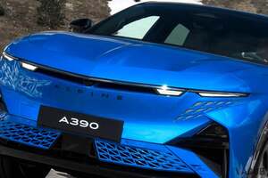 全長4.6mの電動スポーツファストバック！ カッコいいアルピーヌ新型「A390」はいつ日本導入？ ネットでの反応とは