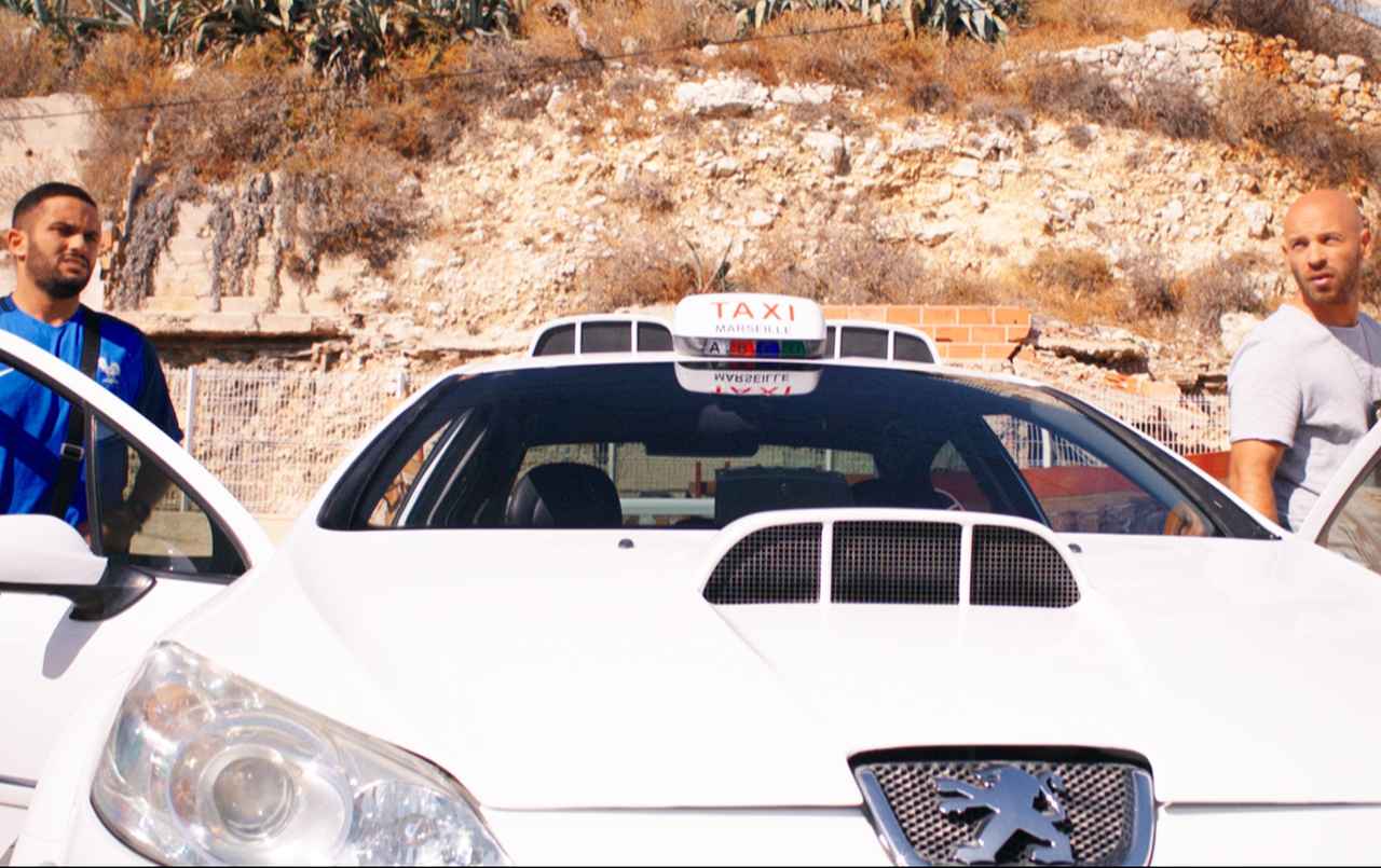 映画 Taxi ダイヤモンド ミッション プジョーが主役の Taxi シリーズ 新たな展開を見せフルスピード発進 Webモーターマガジン 自動車情報サイト 新車 中古車 Carview
