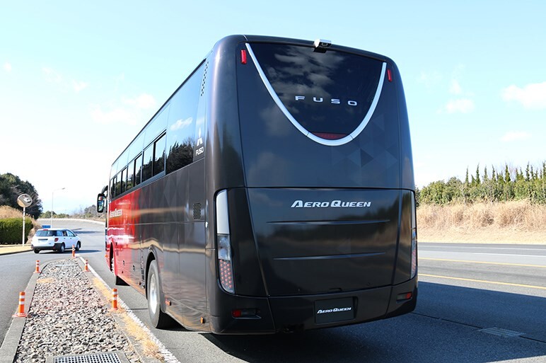 実は運転席が一番快適かも!?　大型観光バス「エアロクィーン＆エアロエース」に乗った