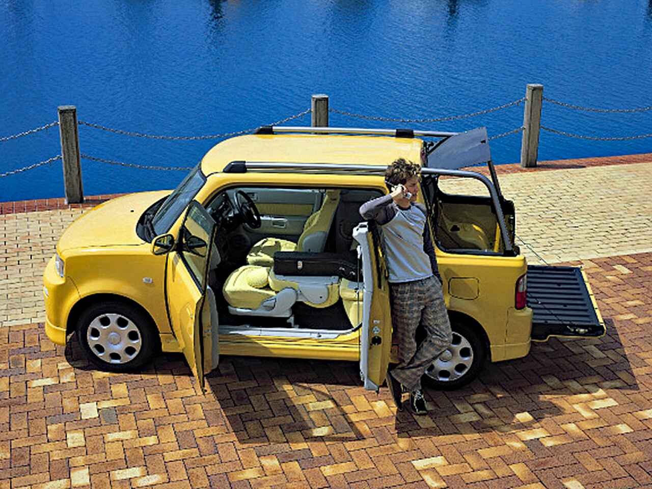 トヨタ bBオープンデッキ 1.5に付いてました トヨタ斬新「bBオープンデッキ」発見！ 希少なカスタム仕様が中