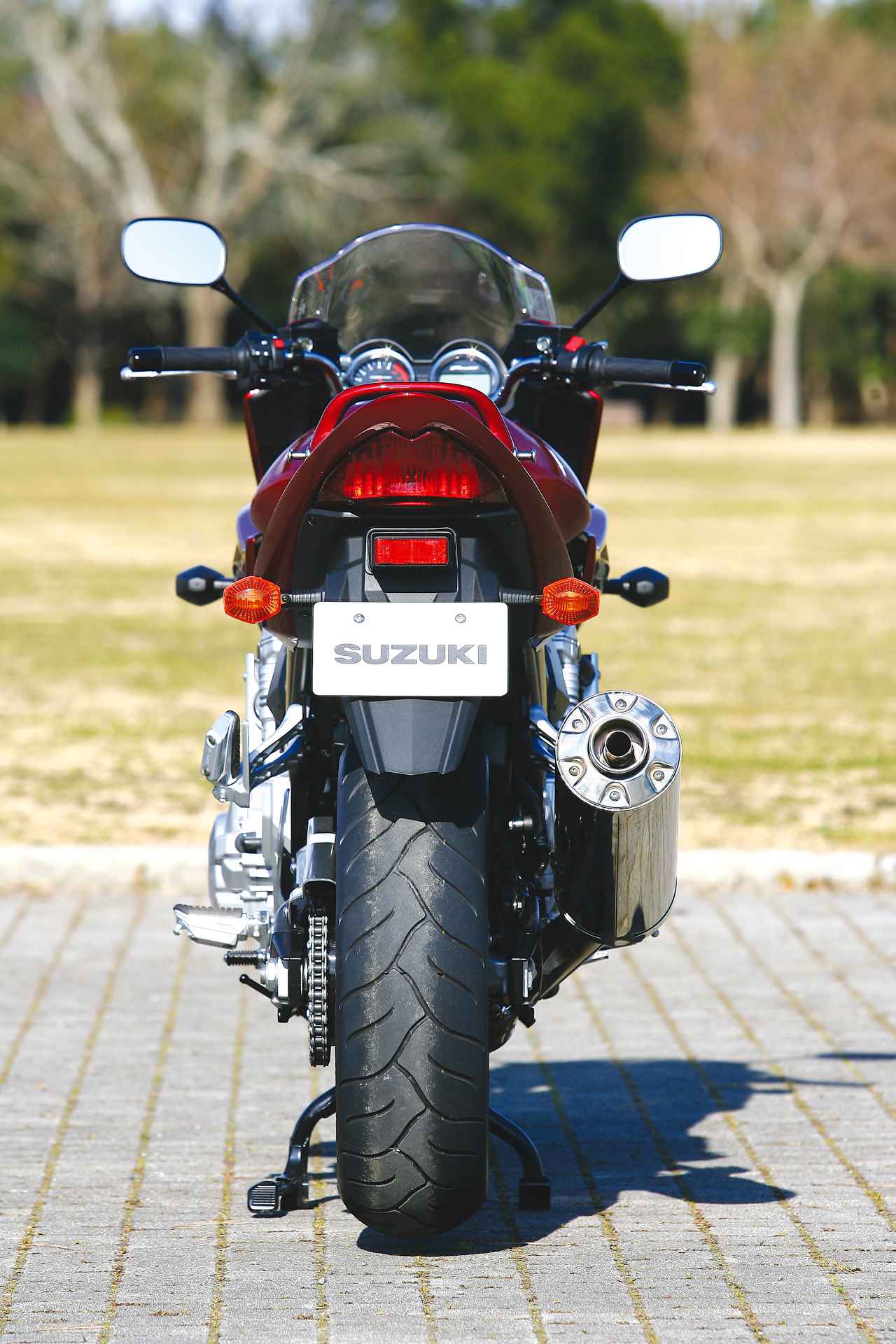 スズキ バンディット1250 S を解説 専用の水冷エンジンを搭載し欧州の速度レンジにも対応した大型ネイキッド 絶版バイク紹介 Webオートバイ の写真 11ページ目 自動車情報サイト 新車 中古車 Carview