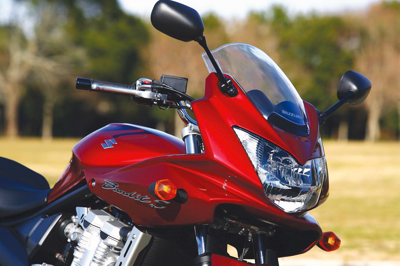 スズキ バンディット1250 S を解説 専用の水冷エンジンを搭載し欧州の速度レンジにも対応した大型ネイキッド 絶版バイク紹介 Webオートバイ 自動車情報サイト 新車 中古車 Carview