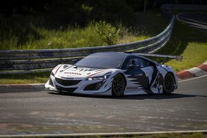 角田裕毅、ニュルブルクリンクでホンダNSX GT-3 Evoを初ドライブ。イベントに先立ちベッテルも愛機RB7を走らせる