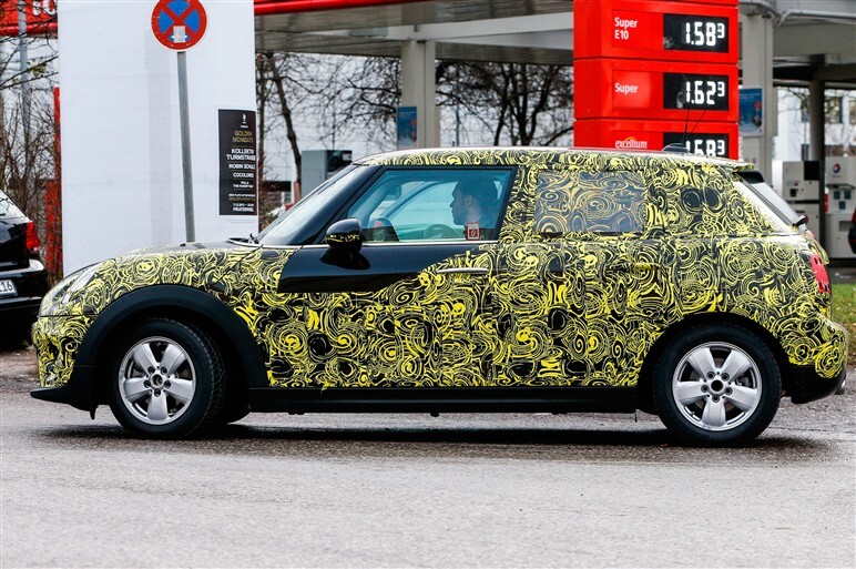 新型ミニ、5ドアバージョンの開発も着々！