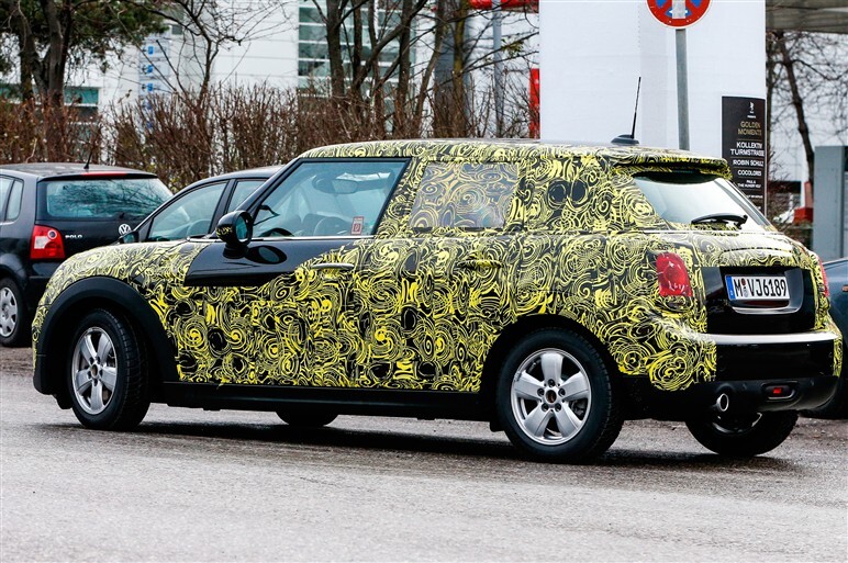 新型ミニ、5ドアバージョンの開発も着々！