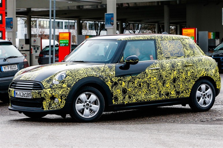 新型ミニ、5ドアバージョンの開発も着々！