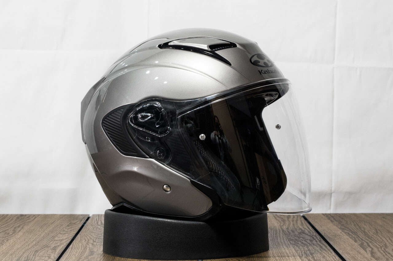 Kabutoのスポーツジェットヘルメット エクシードは前傾バイクと相性バッチリ
