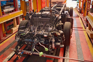 歪んだら買い替え……ってワケじゃない！　トラックのシャシーは「修正して使う」がアリだった