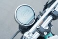 いま大注目のスクランブラー、ロイヤルエンフィールド「Bear 650」に試乗！ 1960年代の“本物感”を放つ唯一無二のミドルクラスだ【試乗レビュー】