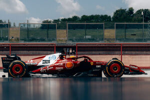 フェラーリがフィルミングデーで重要なアップデートをテスト。ルクレールとハミルトンが新リヤサスペンションで走行