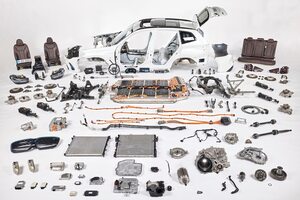 【耐久テスト】10万kmを走破したBMW製電気自動車「BMW iX3」を分解して耐久性能を評価する