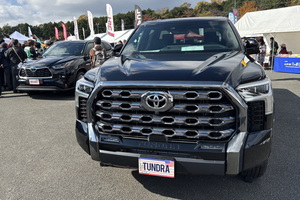 トヨタがアメリカから逆輸入？気になる『アメ車』のこれから【富士スピードウェイでNASCARが全開走行】