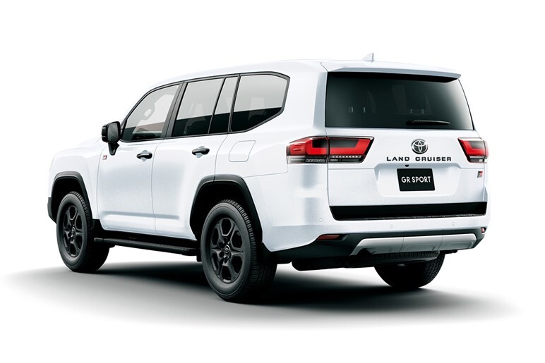 【本当はどうなの？】陸の王者「ランドクルーザー300」購入者の本音。満足度は最強だが積載性や盗難対策には課題感も