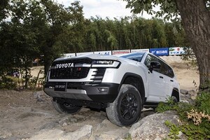 【本当はどうなの？】陸の王者「ランドクルーザー300」購入者の本音。満足度は最強だが積載性や盗難対策には課題感も