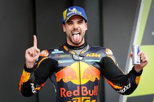 今季初優勝を飾ったオリベイラ「きついレース。タイヤを労わり、ミスのない走りがカギだった」／MotoGP第7戦決勝トップ3コメント