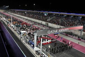 【F1カタールGP決勝の要点】夜でも30度超、周回制限で3ストップ必至。レースに適さない環境での開催が生んだ過酷な戦い