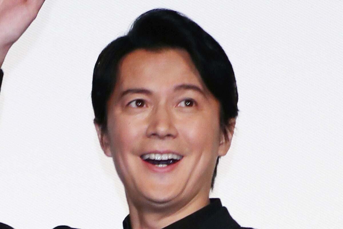 「福山雅治」が“愛車”の「赤い“ホンダ車”」を公開！ 「60歳の還暦イヤー」接近に合わせて即決した「渋いクルマ」どんなモデル？