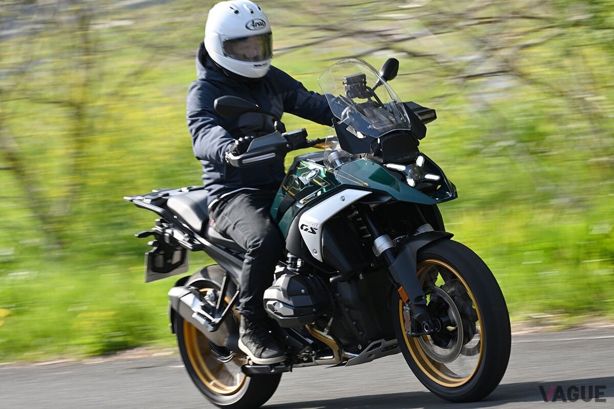 大型AT二輪免許で乗れる！ BMWの人気アドベンチャー「R1300GS」は長距離ツーリングがさらに快適に!! 思わず“旅”に出たくなるバイクです