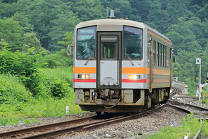 新幹線から「白馬」直通！ 大赤字ローカル線の“臨時バス”がさらに異例の速達化 新開通のバイパスは“通らず”