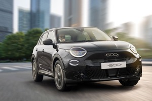 【初のブラックボディ】フィアット600ハイブリッドに150台の限定車『ネロ・チネマ』発売