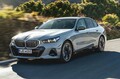 新型BMW 5シリーズ　世界初公開　サイズアップに電動化　航続距離582km「i5」も同時デビュー