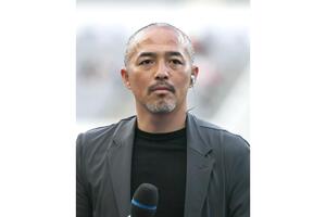 元サッカー日本代表「小野伸二」が愛車の700超え「高級SUV」が話題に！ 「似合ってる！」声もある「外車」どんなクルマ？