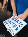 オアシス再結成がつなぐ親子の絆──ツアー初日に駆けつけた、2世代にわたるファンたちの声
