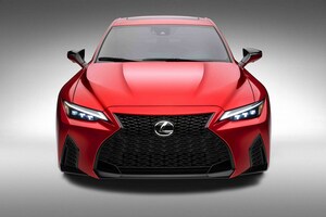 レクサスISに5.0L V8をぶち込んだ高性能モデル「IS500 Fスポーツ・パフォーマンス」とは？