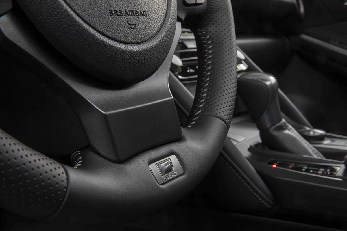 レクサスisに5 0l V8をぶち込んだ高性能モデル Is500 Fスポーツ パフォーマンス とは Carview 自動車情報サイト 新車 中古車 Carview