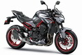 カワサキ「Z900」がカラーチェンジ！ 赤いフレーム＆ホイールに新グラフィックの銀×灰