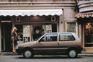 フィアット「ウーノ」のエンジンが東名高速出口で盛大に落ちた！ 80年代はキザなコピーがデフォルトでした【ぼくたちのバブル考現学：第二話】