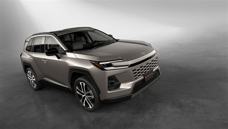 トヨタ新型「RAV4」世界初公開。3つのデザインを用意、新開発ハイブリッド採用…国内は25年度内発売へ