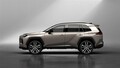 トヨタ新型「RAV4」世界初公開。3つのデザインを用意、新開発ハイブリッド採用…国内は25年度内発売へ