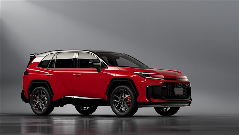 トヨタ新型「RAV4」世界初公開。3つのデザインを用意、新開発ハイブリッド採用…国内は25年度内発売へ